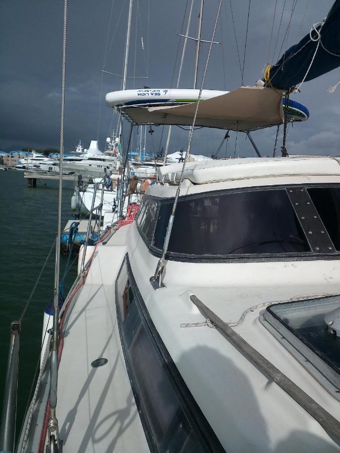 Bed & Boat Brezza Del Mare Hotell Viareggio Exteriör bild