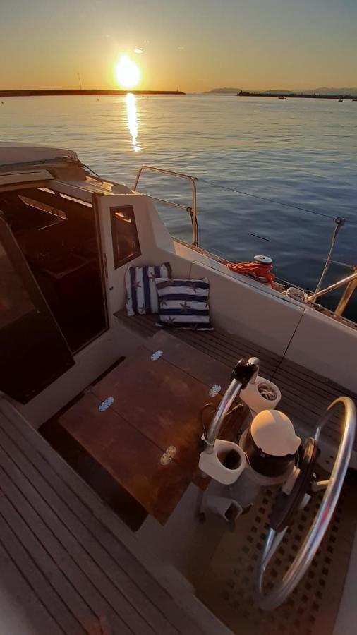 Bed & Boat Brezza Del Mare Hotell Viareggio Exteriör bild
